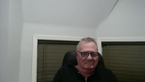Snapshot of oldguybigd chatting on January 10, 6:37 am oldguybigd online show from January 10, 6:37 am
