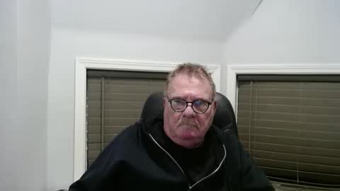 Snapshot of oldguybigd chatting on March 3, 3:56 am oldguybigd online show from March 3, 3:56 am