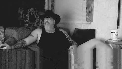 Snapshot of oldskoolll chatting on February 9, 2:15 am oldskoolll online show from February 9, 2:15 am