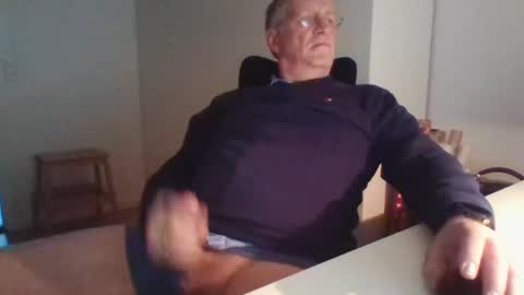 Snapshot of oldth chatting on December 13, 2:38 pm oldth online show from December 13, 2:38 pm