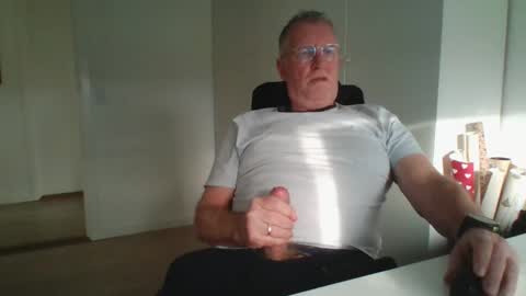 Snapshot of oldth chatting on January 9, 11:03 am oldth online show from January 9, 11:03 am