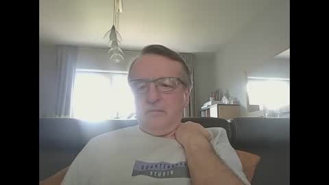 Snapshot of oldtimer160162493 chatting on May 2, 12:21 pm oldtimer160162493 online show from May 2, 12:21 pm
