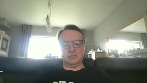 Snapshot of oldtimer160162493 chatting on May 20, 12:00 pm oldtimer160162493 online show from May 20, 12:00 pm