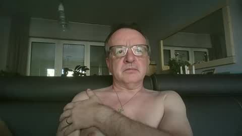 Snapshot of oldtimer160162493 chatting on May 22, 5:40 pm oldtimer160162493 online show from May 22, 5:40 pm