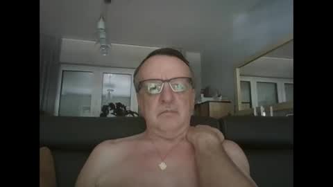 Snapshot of oldtimer160162493 chatting on May 27, 12:02 pm oldtimer160162493 online show from May 27, 12:02 pm
