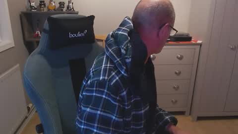 Snapshot of oldveteranuk chatting on September 13, 4:56 am oldveteranuk online show from September 13, 4:56 am