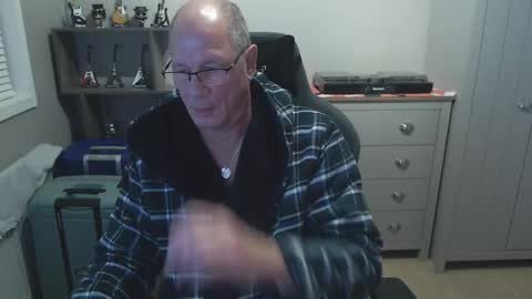 Snapshot of oldveteranuk chatting on September 18, 5:20 am oldveteranuk online show from September 18, 5:20 am