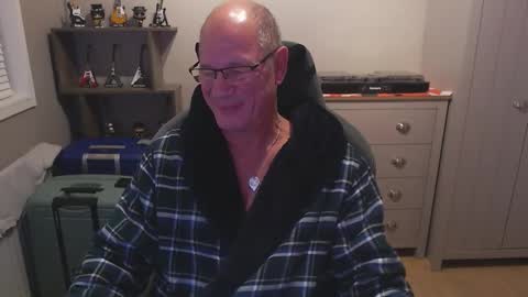 Snapshot of oldveteranuk chatting on September 19, 4:25 am oldveteranuk online show from September 19, 4:25 am