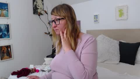 Snapshot of olgapavlova chatting on February 3, 12:43 pm Olga Pavlova online show from February 3, 12:43 pm