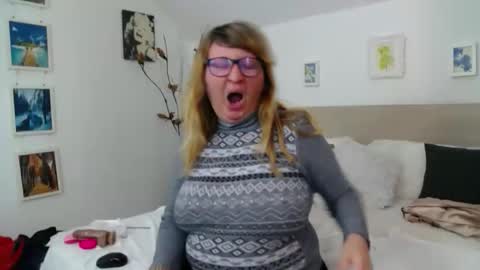 Snapshot of olgapavlova chatting on March 3, 1:28 pm Olga Pavlova online show from March 3, 1:28 pm