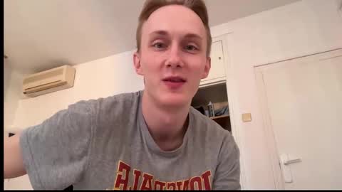 Snapshot of oliver_and_thomas chatting on October 25, 10:01 am Oliver and Thomas online show from October 25, 10:01 am