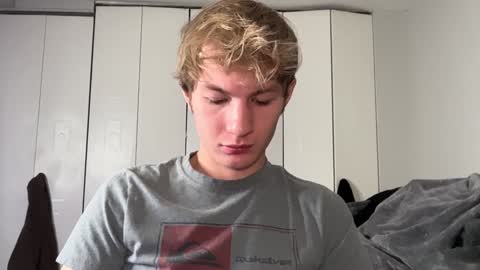 Snapshot of oliver_beck chatting on December 8, 2:18 am Oliver Beck online show from December 8, 2:18 am