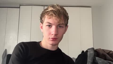 Snapshot of oliver_beck chatting on December 17, 7:37 pm Oliver Beck online show from December 17, 7:37 pm