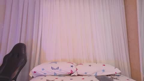 Snapshot of oliver_big19 chatting on September 13, 11:32 am oliver_big19 online show from September 13, 11:32 am