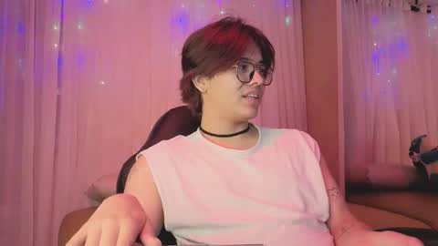 Snapshot of oliver_big19 chatting on September 22, 1:02 pm oliver_big19 online show from September 22, 1:02 pm