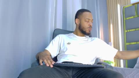 Oliver online show from April 4, 7:44 pm