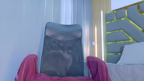 Oliver online show from April 14, 6:47 pm