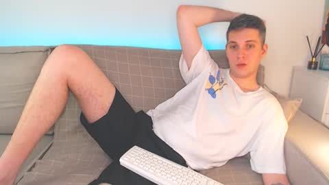 Snapshot of oliver_hort chatting on January 28, 7:00 pm Oliver online show from January 28, 7:00 pm