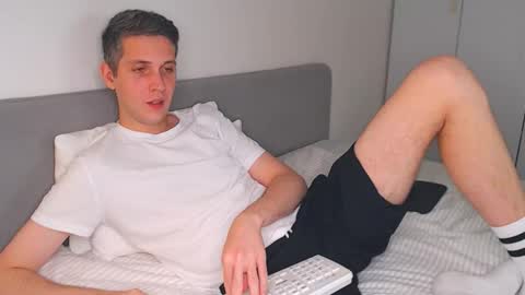 Oliver online show from November 4, 5:23 pm