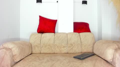 OLIVER online show from December 29, 9:06 am