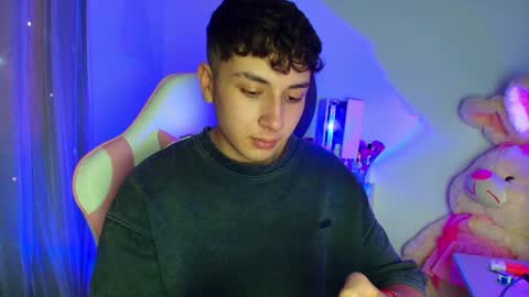 Snapshot of oliver_kyy chatting on May 26, 10:28 pm oliveeer online show from May 26, 10:28 pm