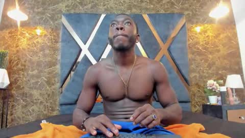 OLIVER LAURENT online show from March 15, 1:17 pm