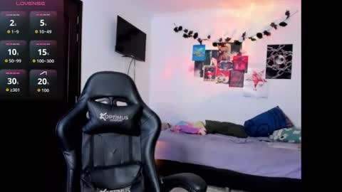 oliver_mrgn online show from December 2, 4:40 am