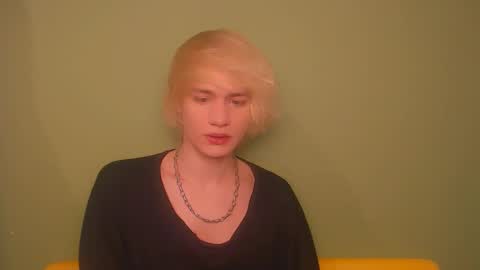 Snapshot of oliver_sweet_ chatting on December 2, 2:31 am Oliver online show from December 2, 2:31 am