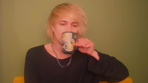 Snapshot of oliver_sweet_ chatting on January 9, 12:57 am Oliver online show from January 9, 12:57 am