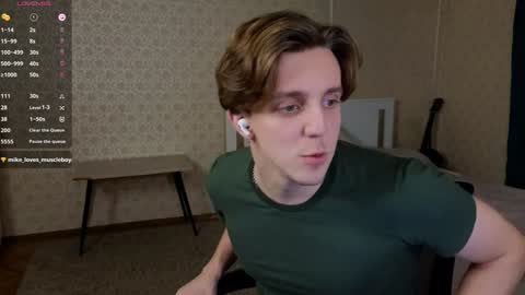 Snapshot of oliver_travis chatting on December 6, 1:07 am Oliver Evans online show from December 6, 1:07 am