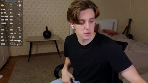 Snapshot of oliver_travis chatting on December 10, 12:39 am Oliver Evans online show from December 10, 12:39 am