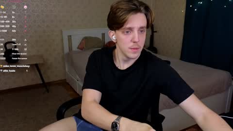 Snapshot of oliver_travis chatting on December 19, 3:07 am Oliver Evans online show from December 19, 3:07 am