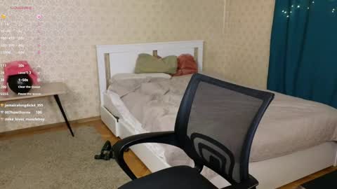 Snapshot of oliver_travis chatting on December 22, 2:28 am Oliver Evans online show from December 22, 2:28 am