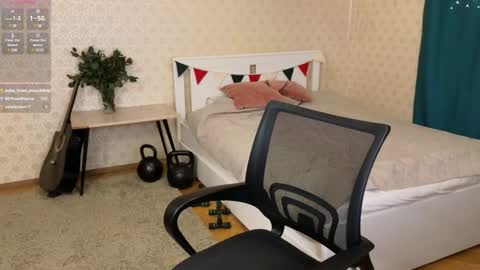 Snapshot of oliver_travis chatting on February 3, 1:52 am Oliver Evans online show from February 3, 1:52 am