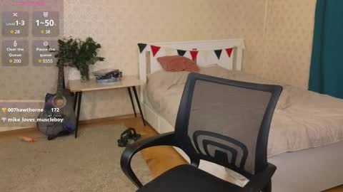 Snapshot of oliver_travis chatting on February 24, 1:02 am Oliver Evans online show from February 24, 1:02 am