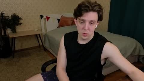 Snapshot of oliver_travis chatting on December 14, 4:40 am Oliver Evans online show from December 14, 4:40 am