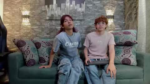 Oliver and Thiago online show from January 6, 1:04 pm