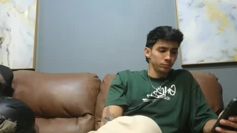 Snapshot of oliverbennet chatting on December 6, 11:14 pm Oliver bennet online show from December 6, 11:14 pm
