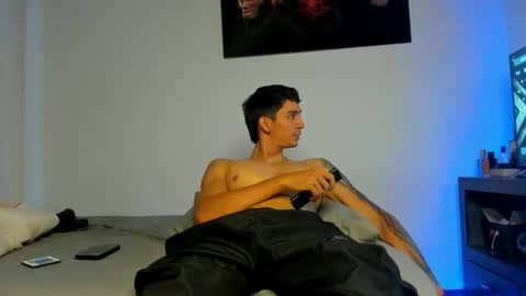 Snapshot of oliverbennet chatting on October 19, 8:20 pm Oliver bennet online show from October 19, 8:20 pm