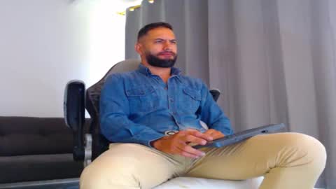 oliver online show from November 18, 12:20 pm