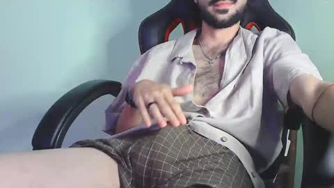 Oliver online show from February 15, 7:50 pm