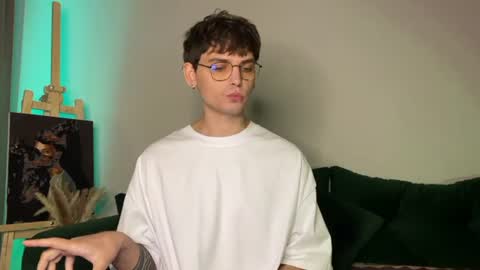 oliverlawrence online show from July 12, 9:06 pm