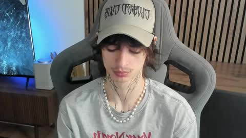 oliverrgroove online show from April 22, 9:22 am