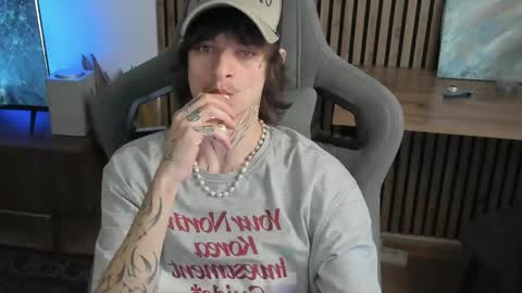 oliverrgroove online show from April 24, 2:41 pm