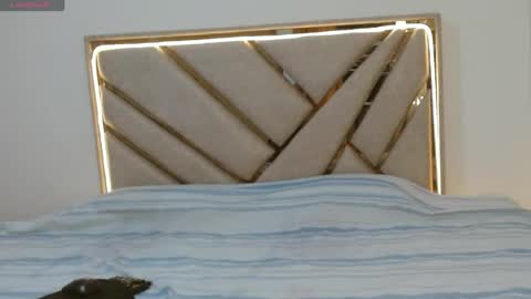 oliver saint online show from March 22, 1:25 pm