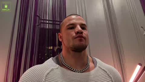 OliverSport online show from December 8, 3:35 pm