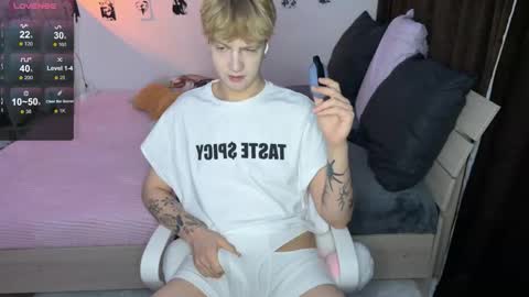 oliver online show from September 13, 4:40 pm