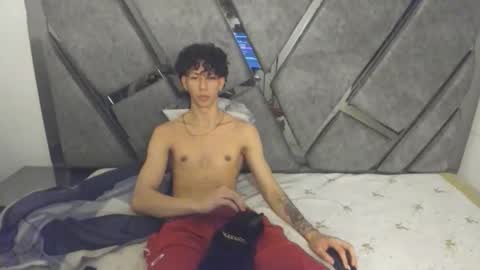 oliverthompson_01 online show from October 2, 6:20 am