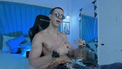 oliverthompson_01 online show from April 17, 2:36 am