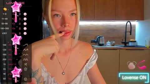 Snapshot of olivia_bells chatting on September 23, 8:34 pm Olivia 3 online show from September 23, 8:34 pm